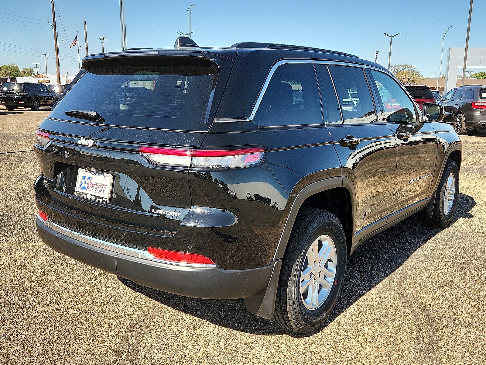 2025 Jeep Grand Cherokee Laredo photo 3