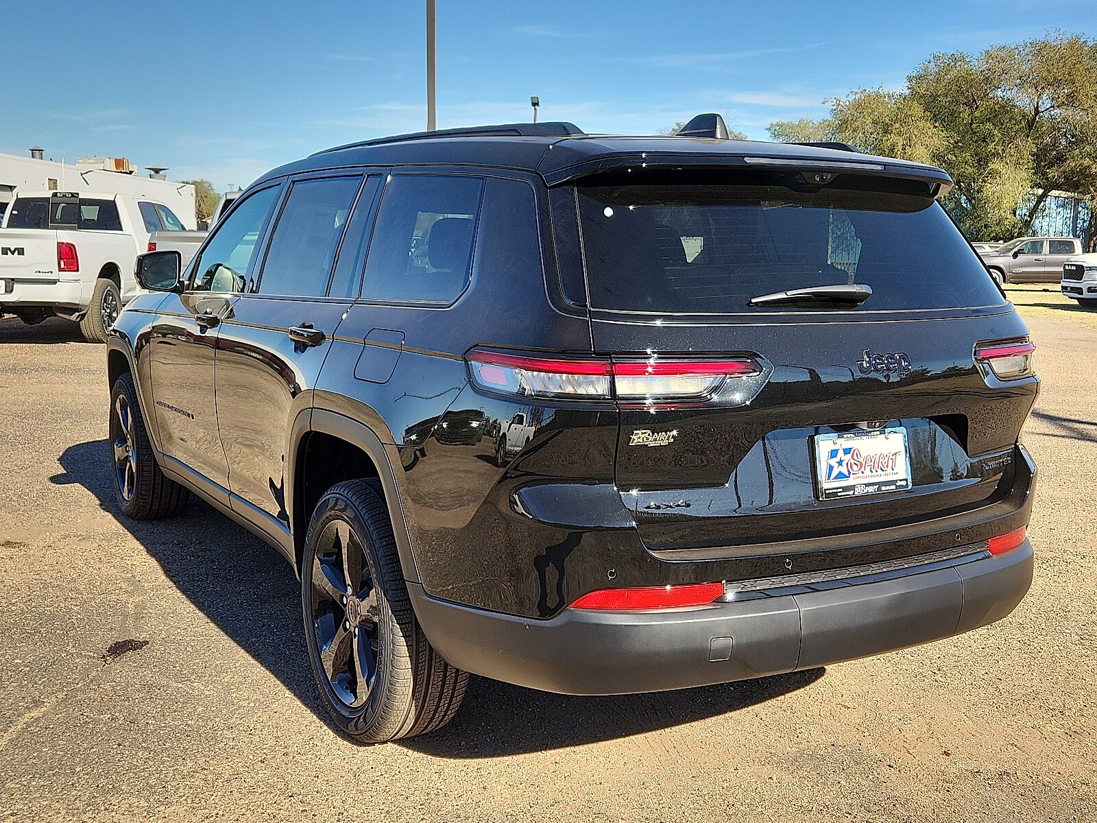 2025 Jeep Grand Cherokee Limited photo 2