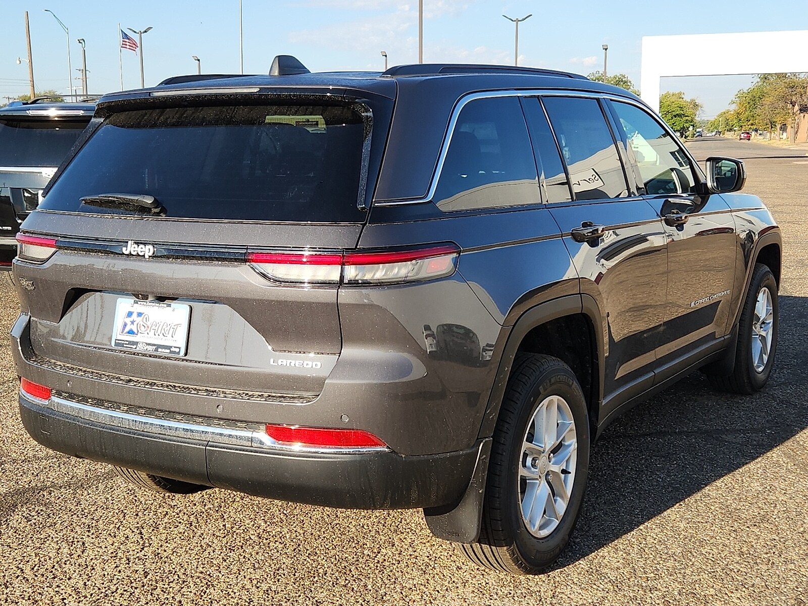 2025 Jeep Grand Cherokee Laredo photo 2