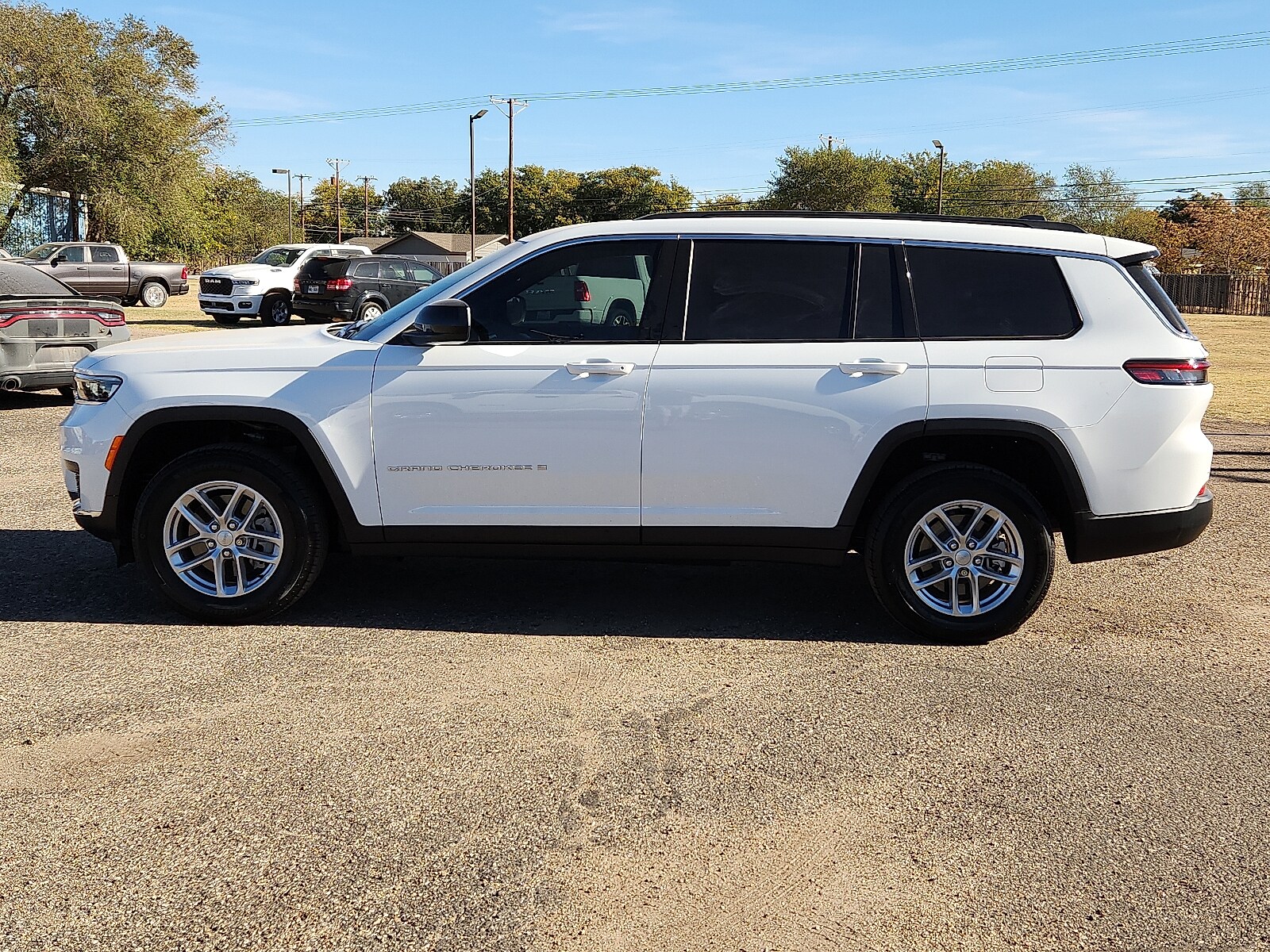 2025 Jeep Grand Cherokee Laredo photo 2