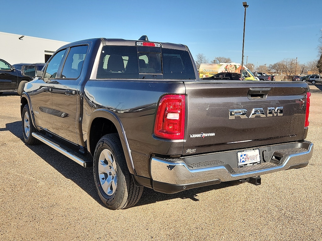 New 2025 Ram 1500 LONE STAR CREW CAB 4X2 5'7 BOX Pickup