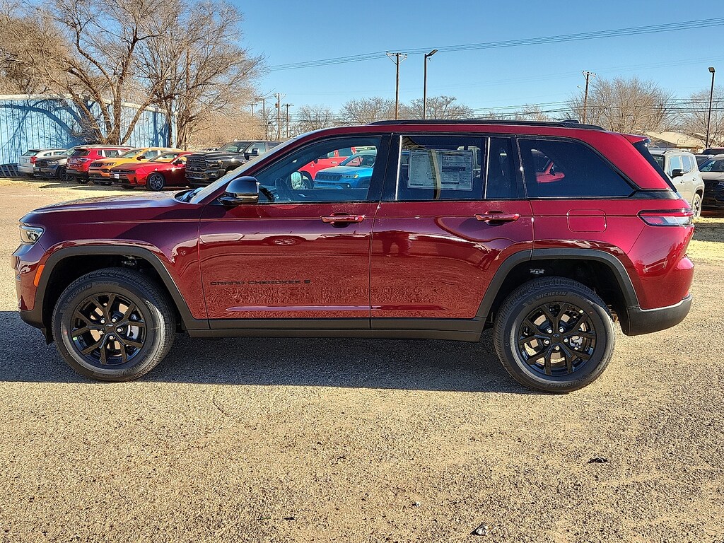 New 2025 Jeep Grand Cherokee ALTITUDE 4X2 Sport Utility