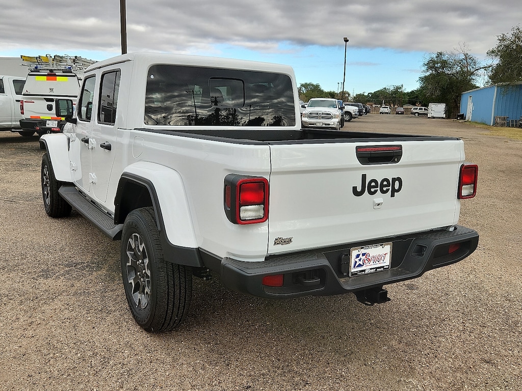 New 2025 Jeep Gladiator SPORT S 4X4 Pickup