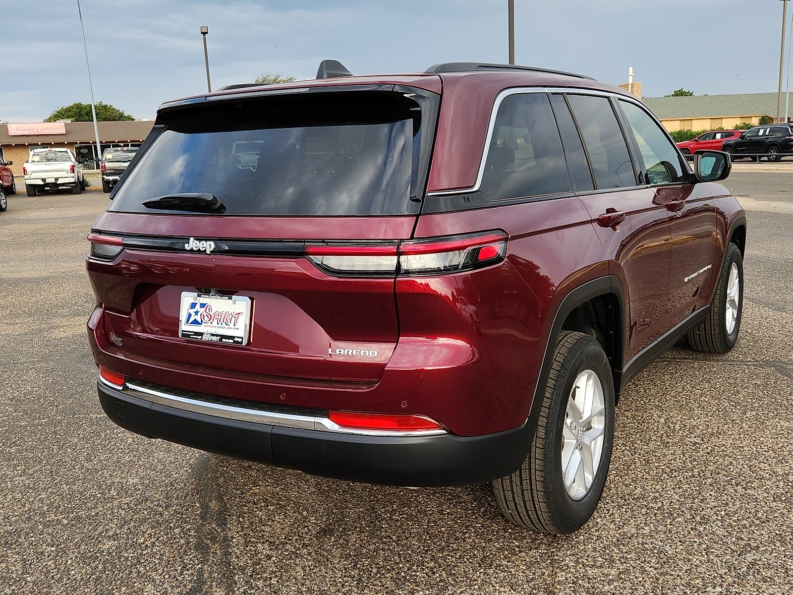 2025 Jeep Grand Cherokee Laredo photo 4