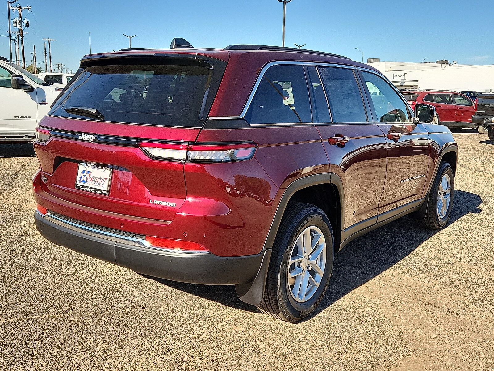 2025 Jeep Grand Cherokee Laredo photo 3