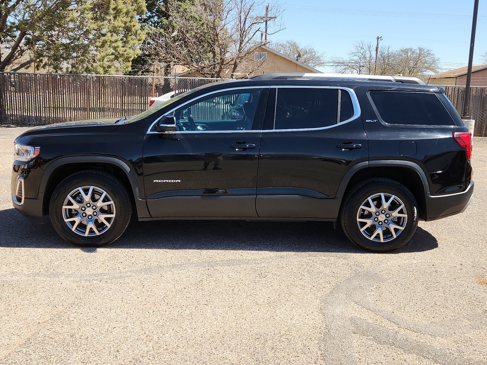 Used 2023 GMC Acadia SLT with VIN 1GKKNUL40PZ209331 for sale in Lubbock, TX