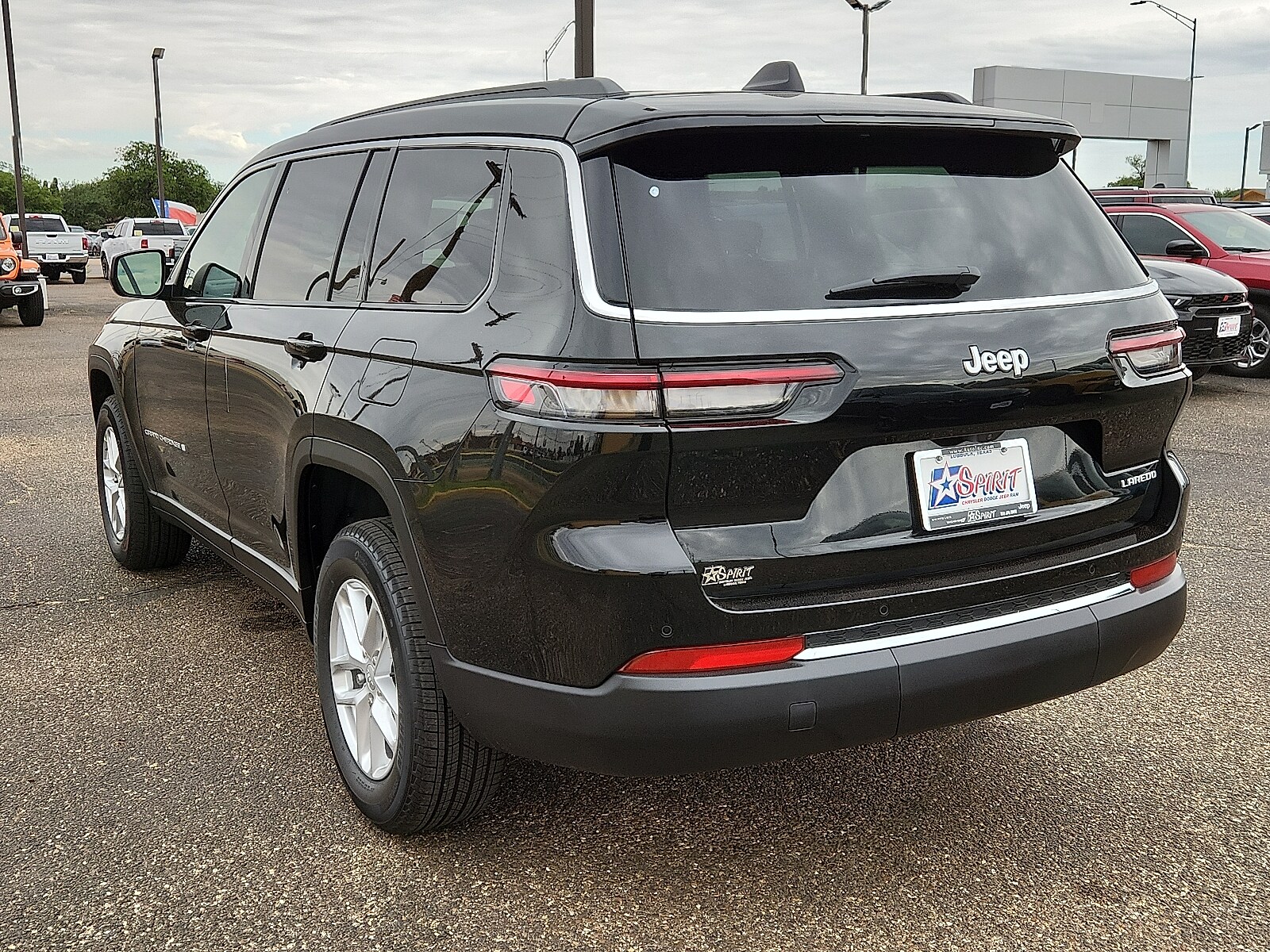 2025 Jeep Grand Cherokee Laredo photo 3