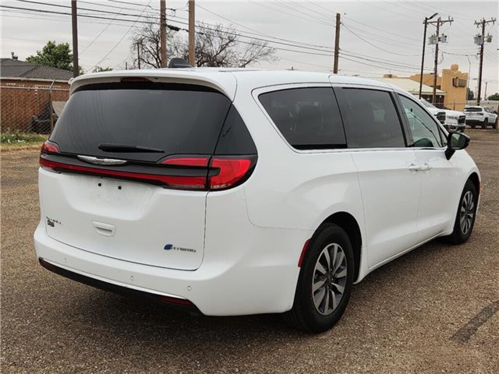 Used 2024 Chrysler Pacifica Hybrid Select Front-Wheel Drive Passenger Van