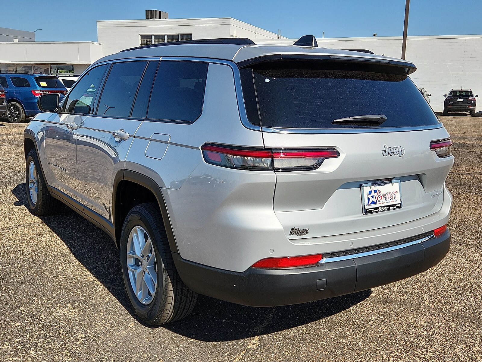 2025 Jeep Grand Cherokee Laredo photo 3