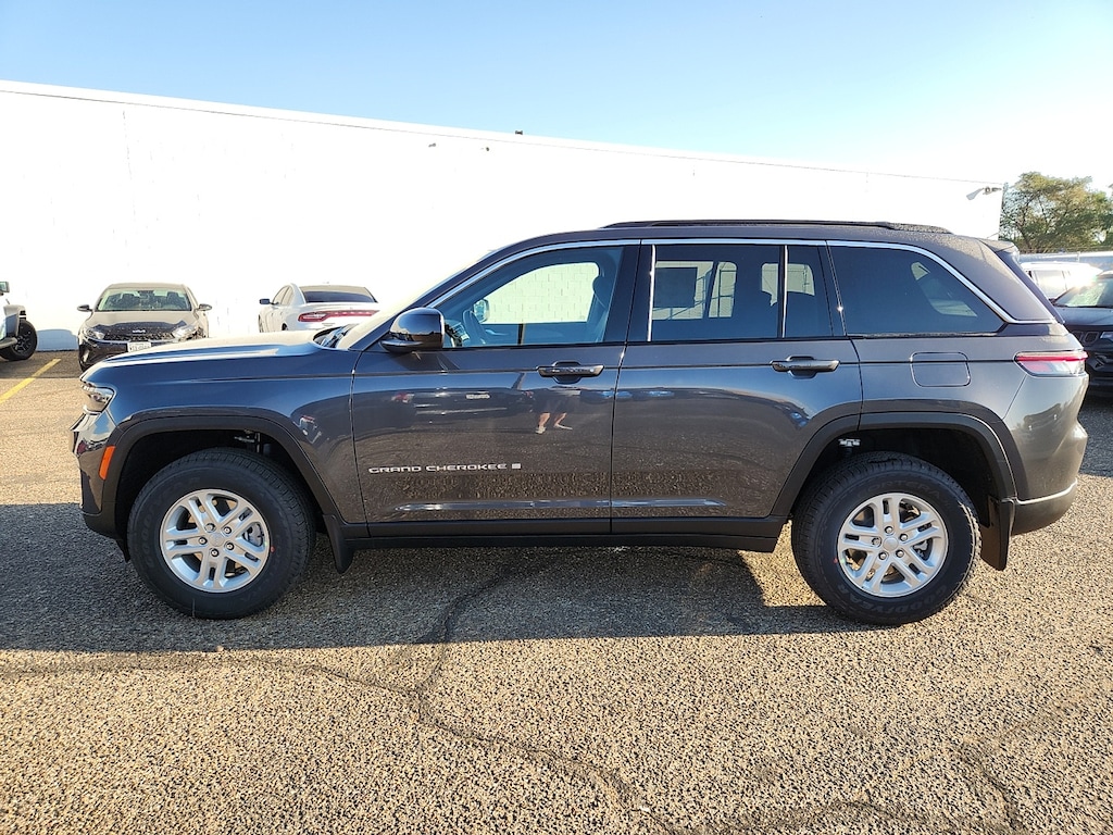 New 2025 Jeep Grand Cherokee LAREDO 4X2 Sport Utility