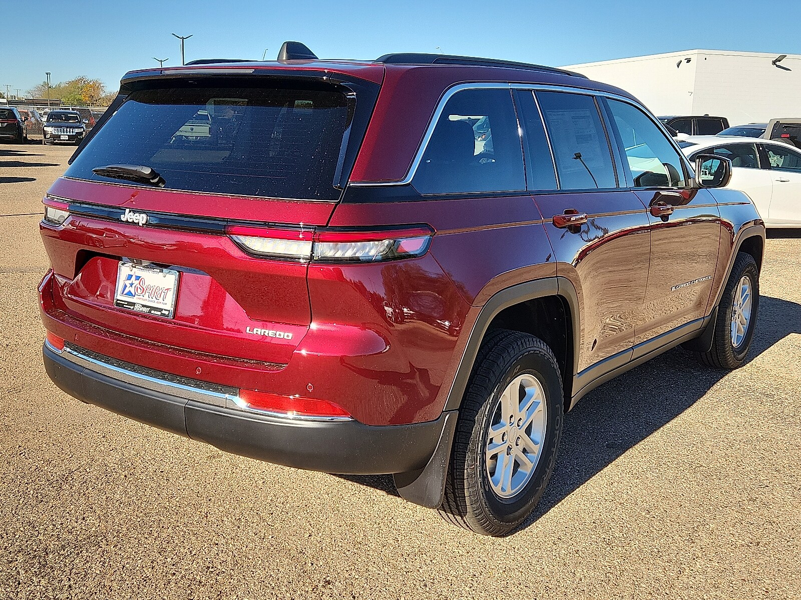 2025 Jeep Grand Cherokee Laredo photo 3