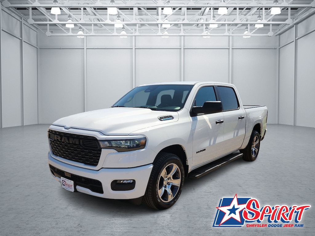 New 2026 Ram 1500 EXPRESS CREW CAB 4X2 5'7 BOX Pickup