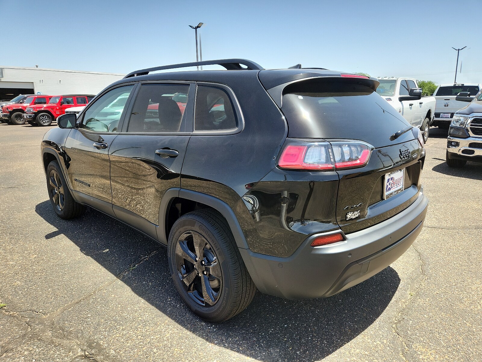 2023 Jeep Cherokee Altitude Lux photo 3