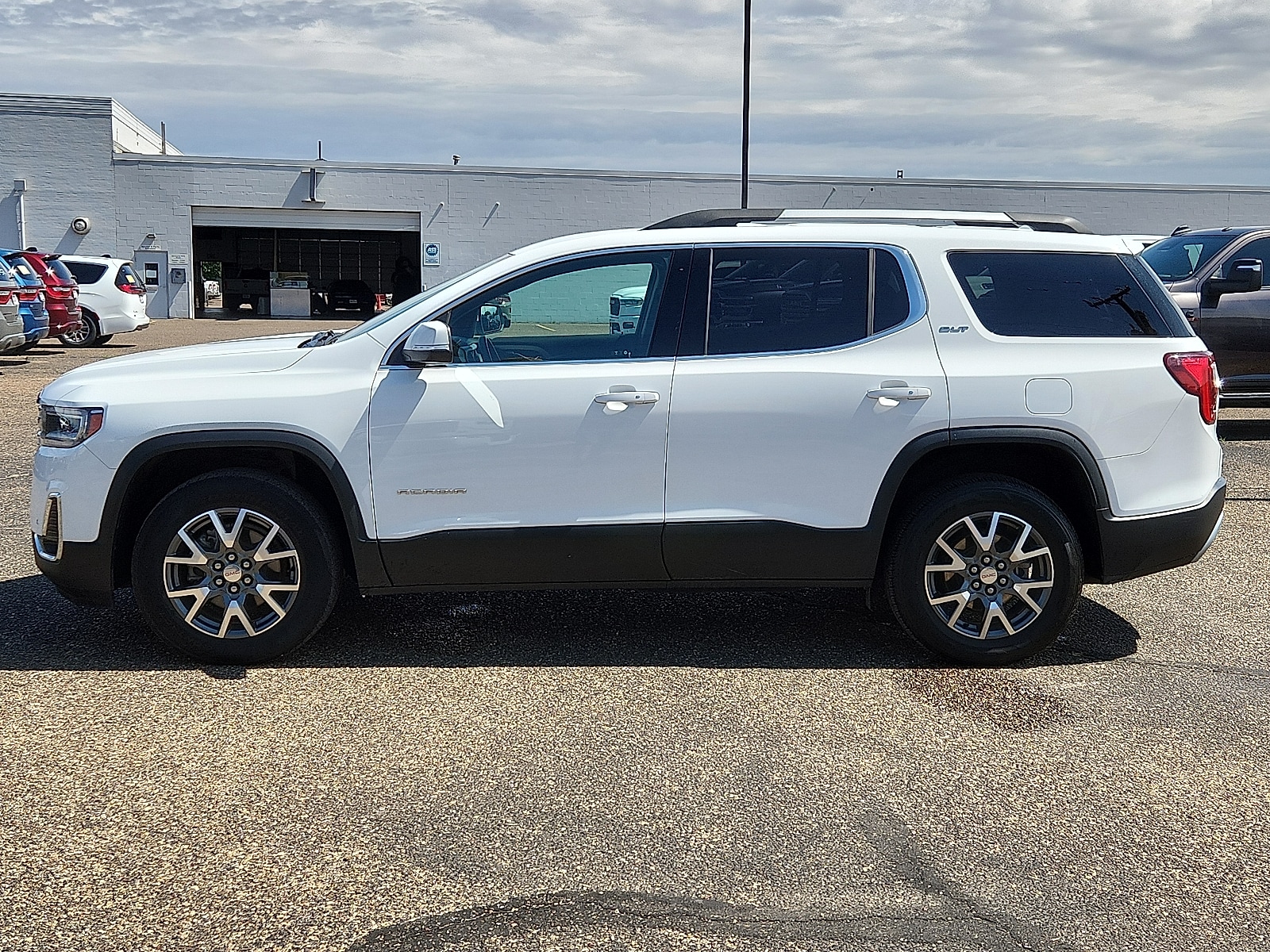 Used 2023 GMC Acadia SLT with VIN 1GKKNUL49PZ185319 for sale in Lubbock, TX