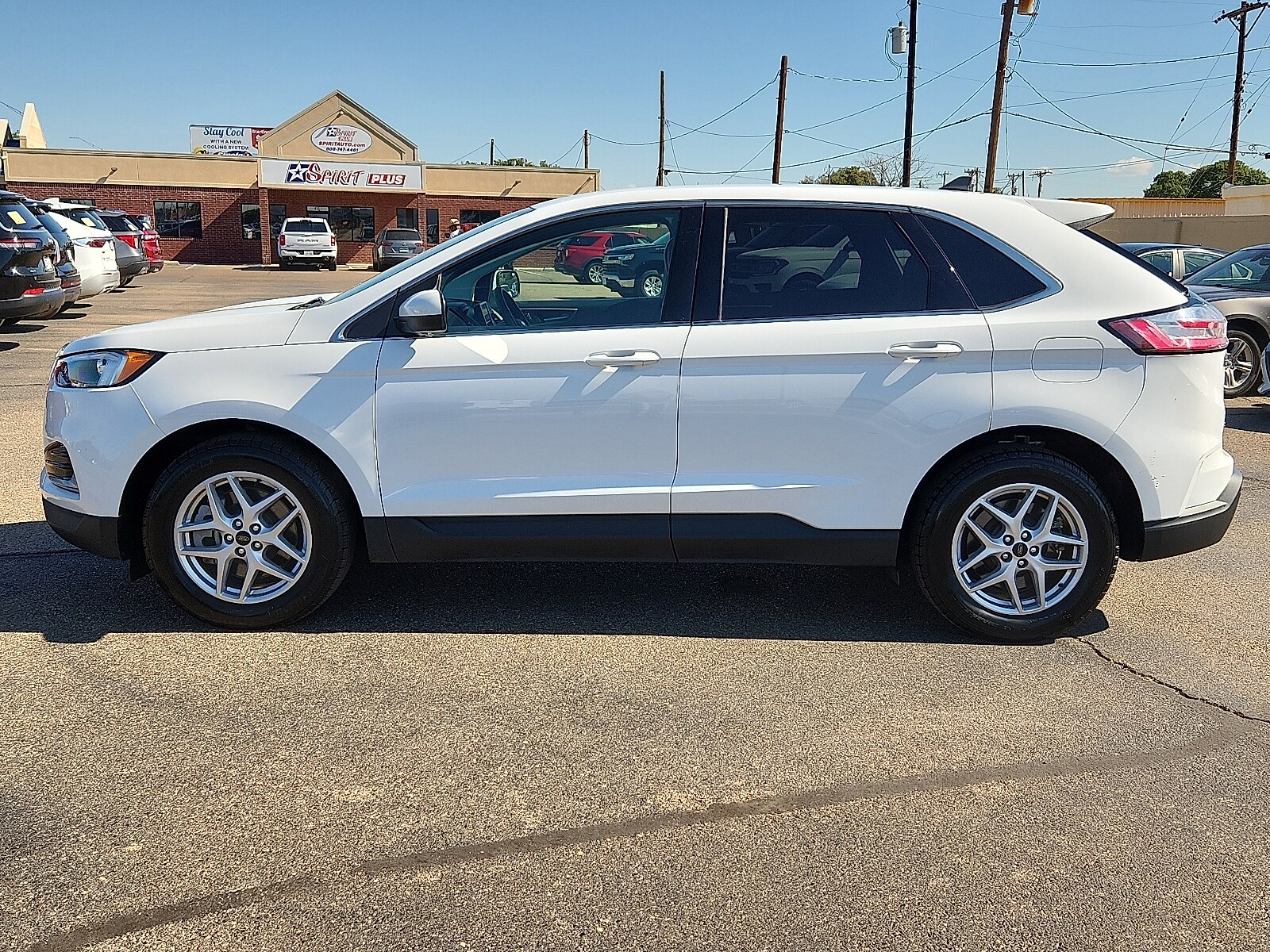 2024 Ford Edge SEL photo 2