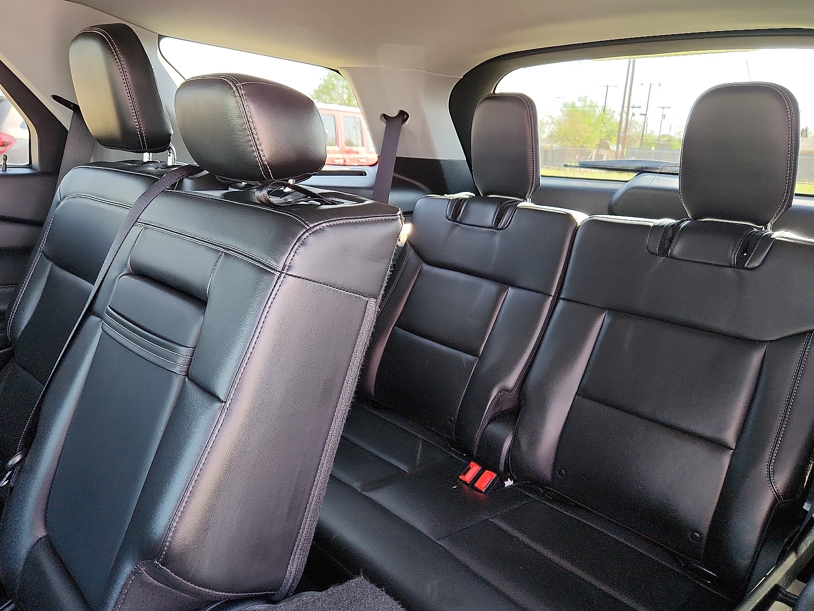 2023 Ford Explorer XLT - Photo 9