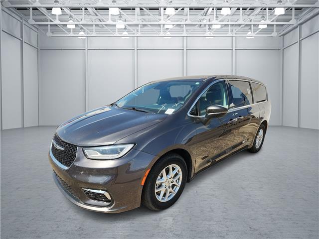 2023 Chrysler Pacifica Touring L's photo