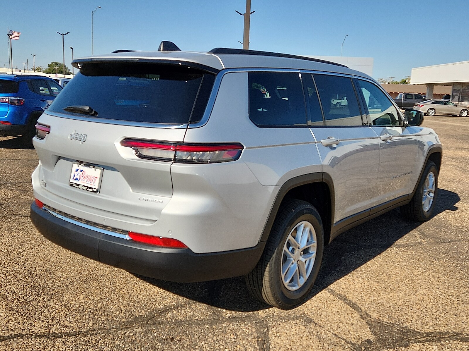 2025 Jeep Grand Cherokee Laredo photo 4