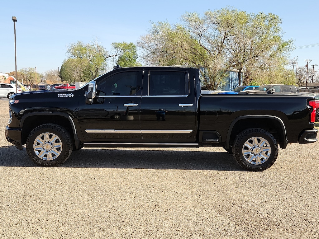 Used 2025 Chevrolet Silverado 2500HD High Country 4x4 Crew Cab 6.75 ft. box 159 in. WB
