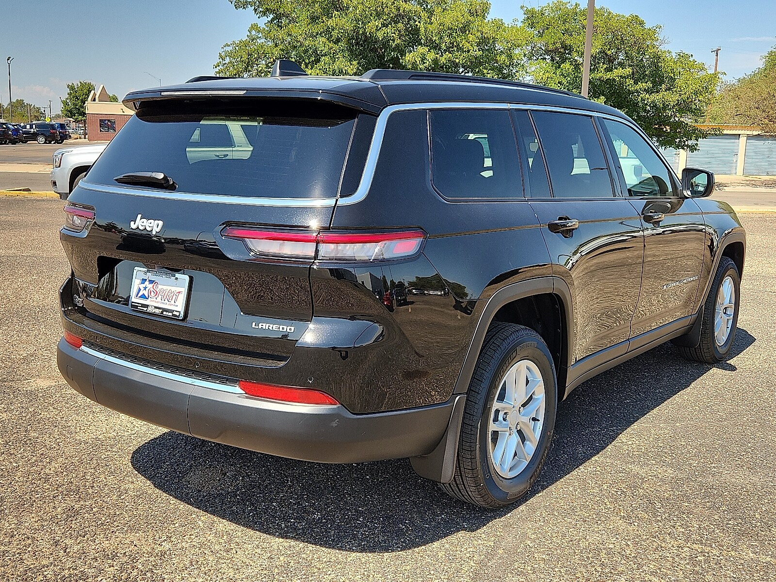 2025 Jeep Grand Cherokee Laredo photo 3