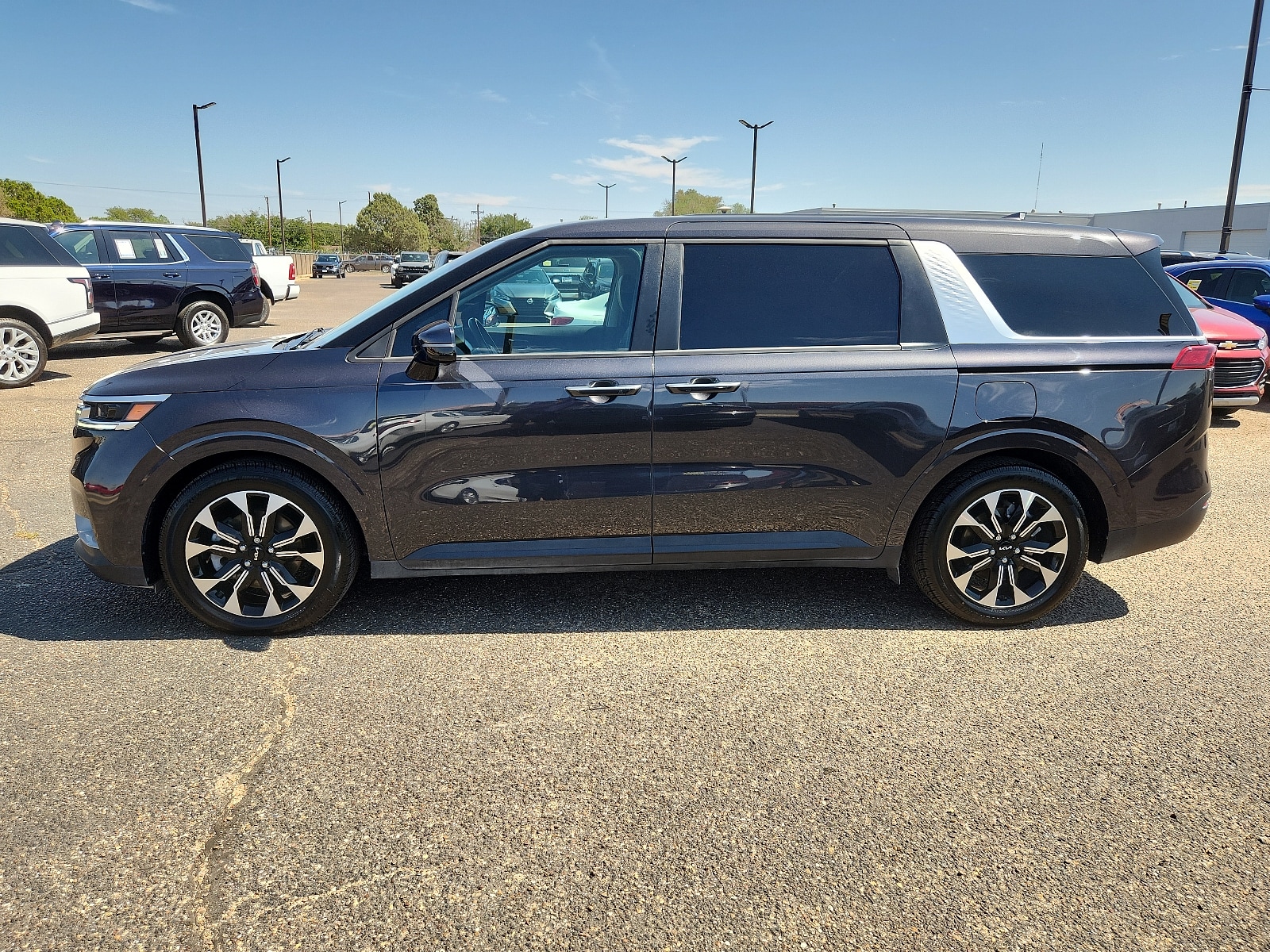 Used 2022 Kia Carnival EX with VIN KNDNC5H33N6102101 for sale in Lubbock, TX