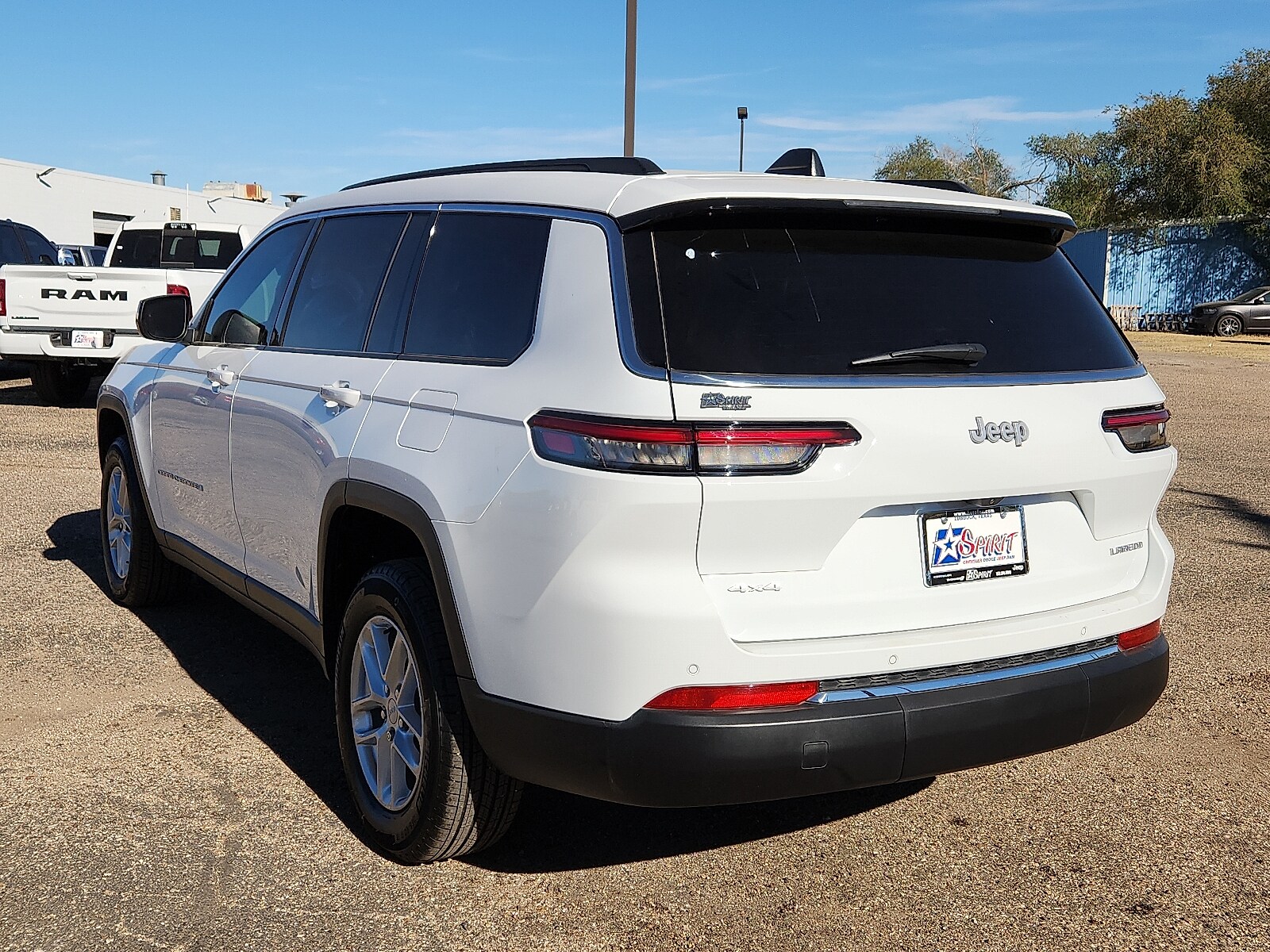 2025 Jeep Grand Cherokee Laredo photo 3
