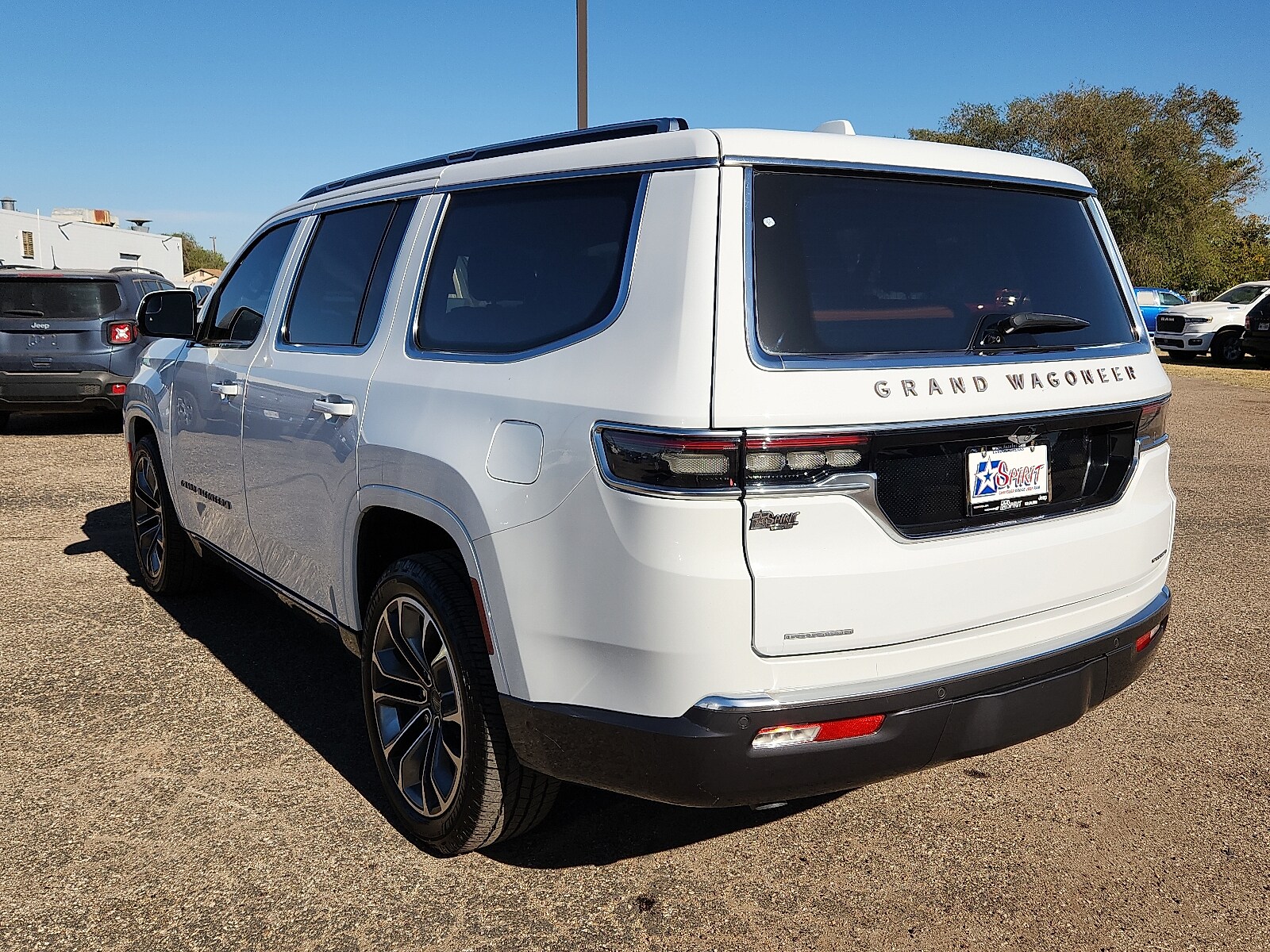 2022 Jeep Grand Wagoneer III photo 2