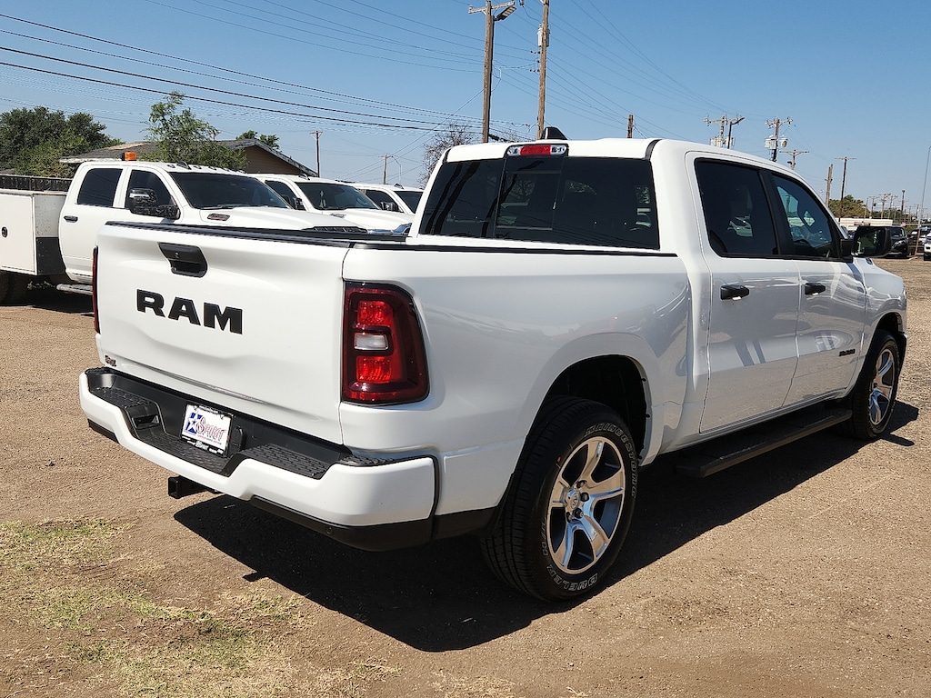 New 2026 Ram 1500 EXPRESS CREW CAB 4X2 5'7 BOX Pickup