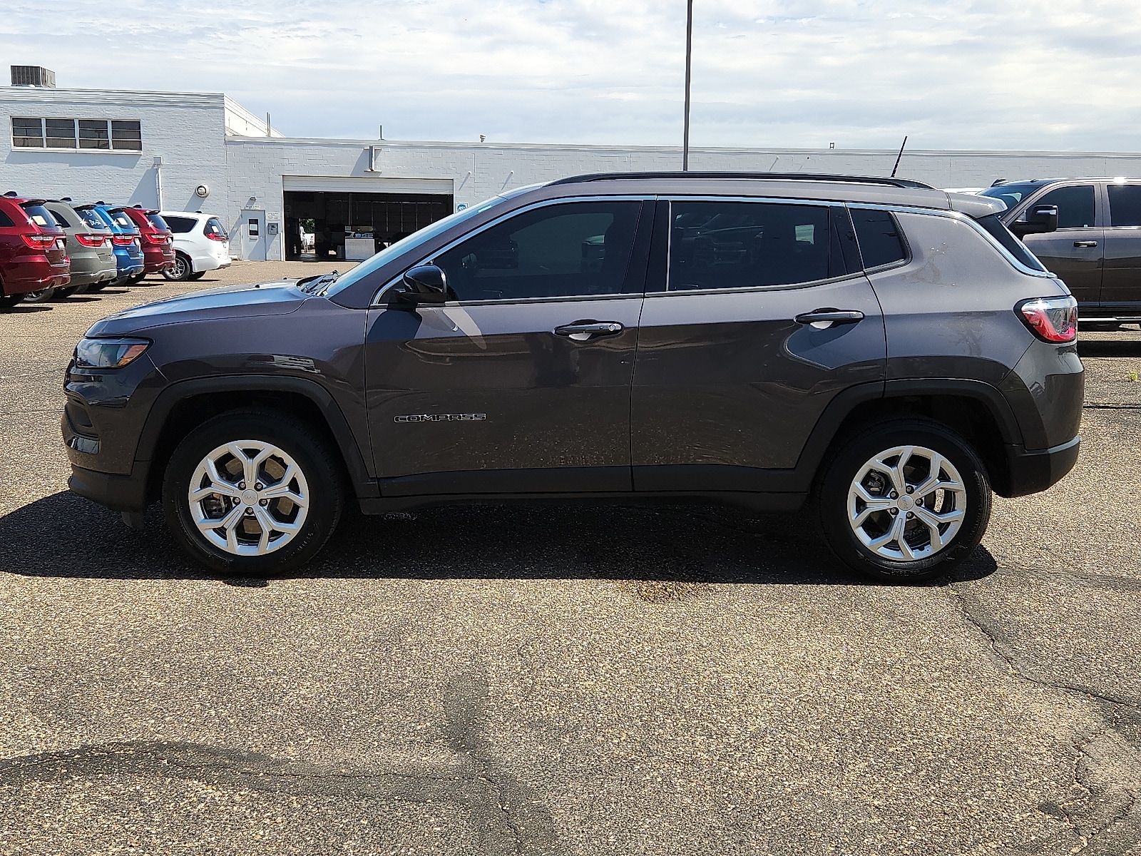 Used 2024 Jeep Compass Latitude with VIN 3C4NJDBN2RT119736 for sale in Lubbock, TX