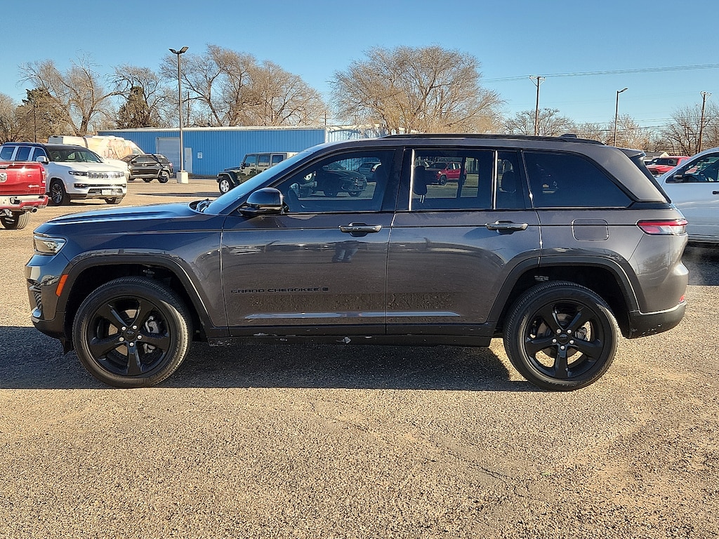 Used 2023 Jeep Grand Cherokee Altitude 4x4