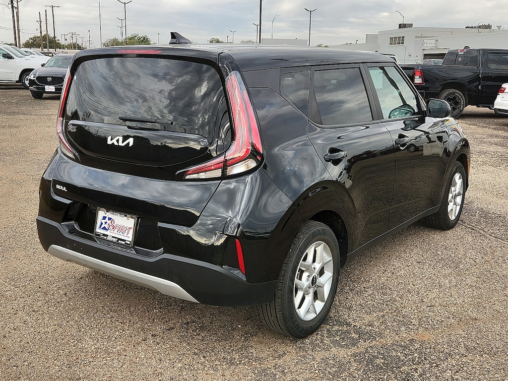 Used 2024 KIA Soul LX (IVT) Hatchback