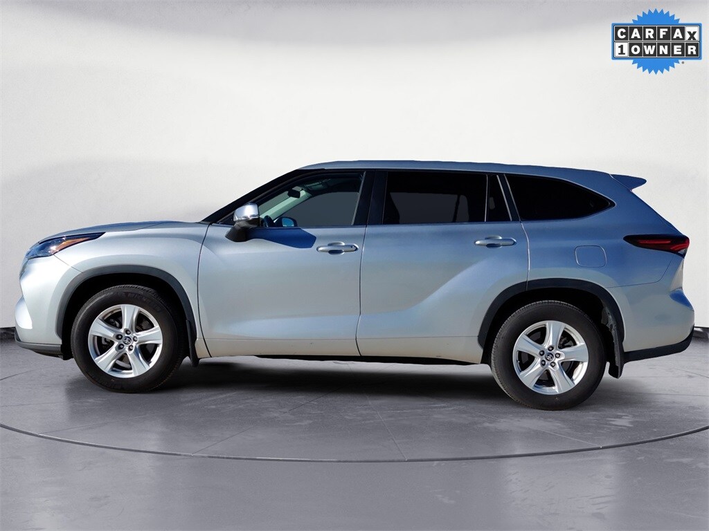 2024 Toyota Highlander LE photo 2