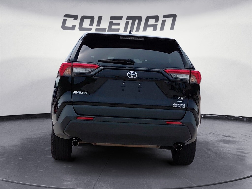 2022 Toyota RAV4 LE photo 4