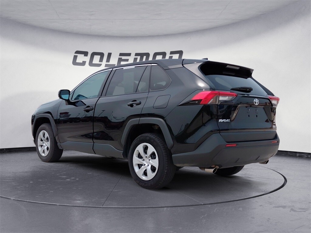 2022 Toyota RAV4 LE photo 3