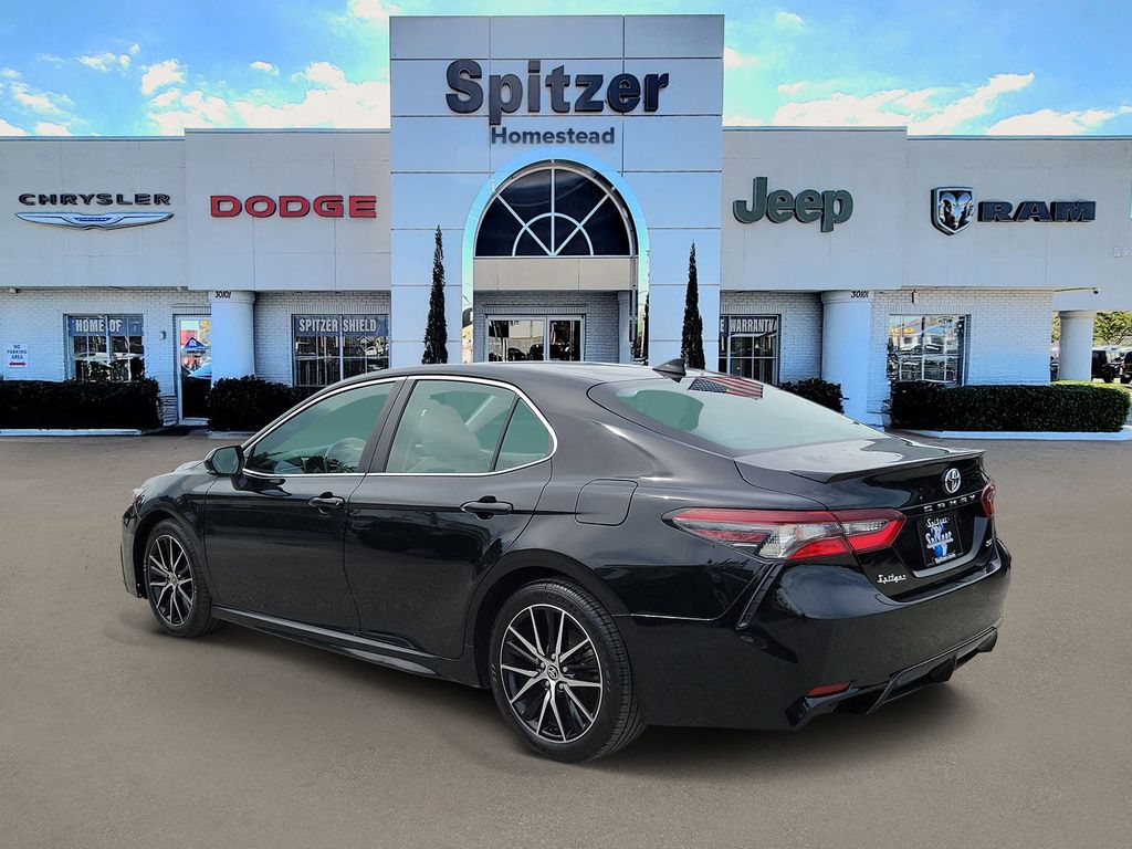 2023 Toyota Camry SE - photo 4