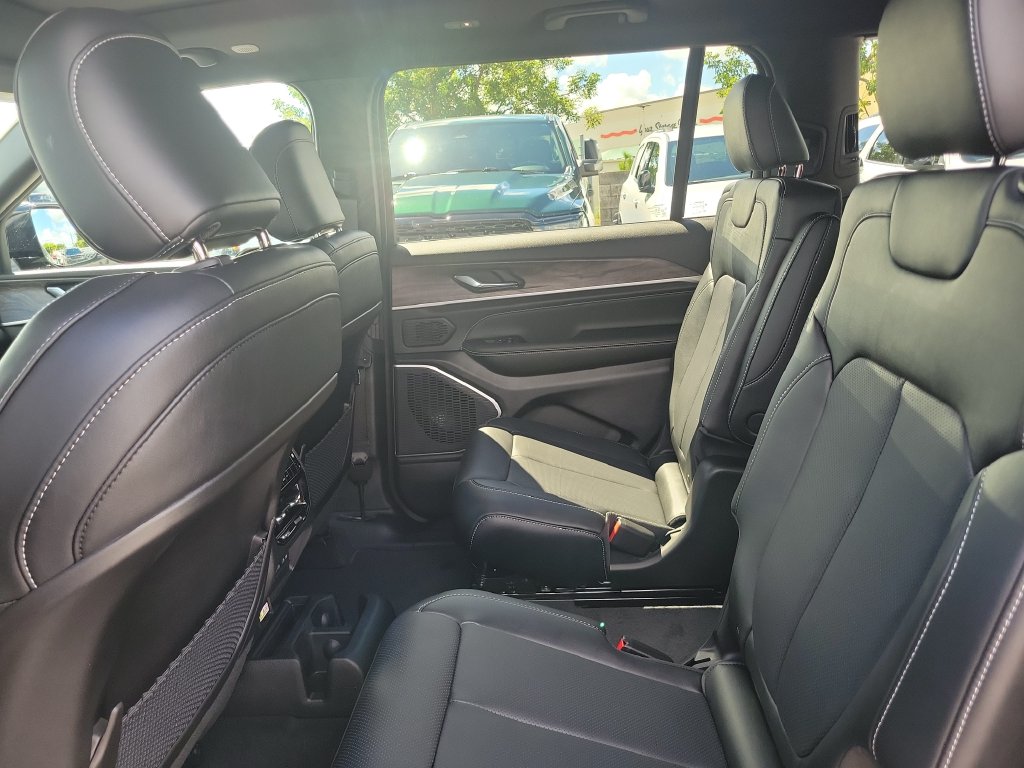 2027 Jeep Grand Cherokee Limited Reserve - photo 11