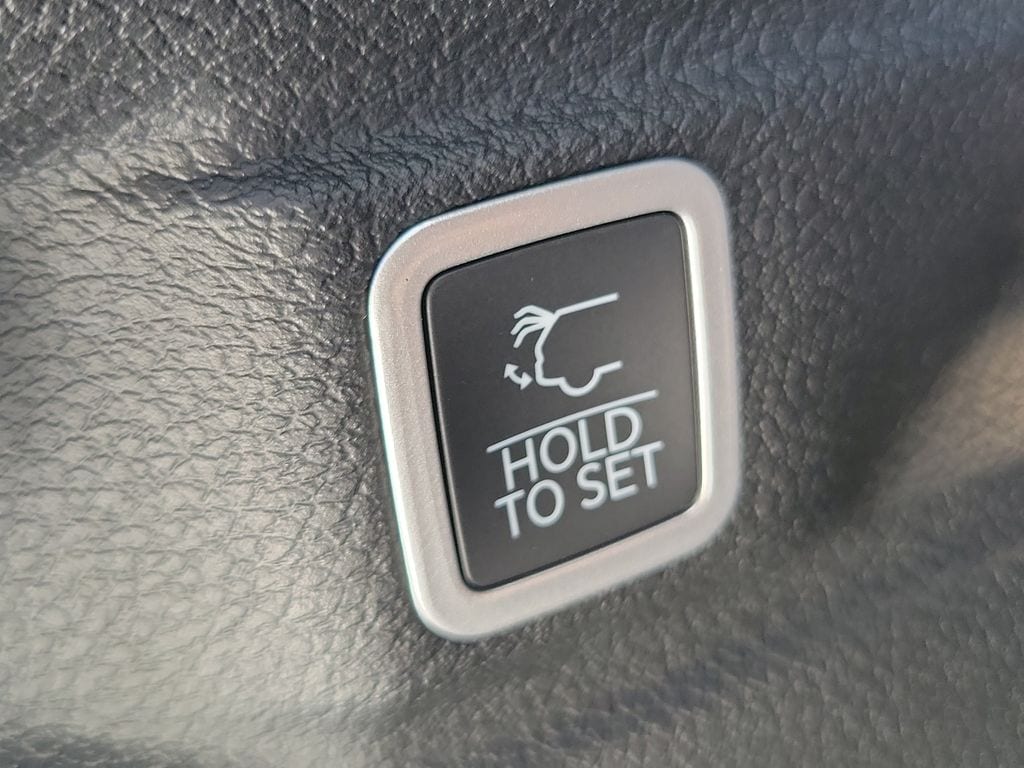 2026 Jeep Grand Cherokee Laredo - photo 8