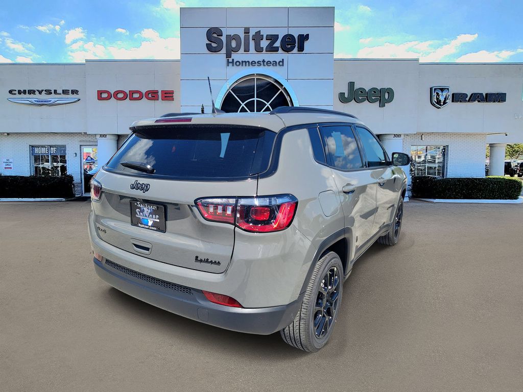 Sting\-Gray 2026 Jeep Compass Latitude
