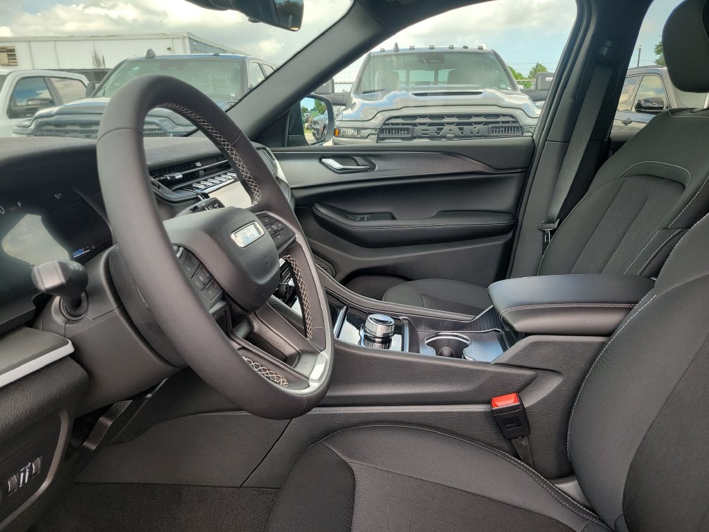2027 Jeep Grand Cherokee Laredo - photo 16