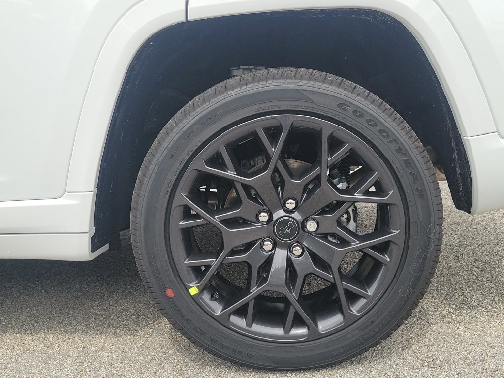 2027 Jeep Grand Cherokee Summit - photo 6
