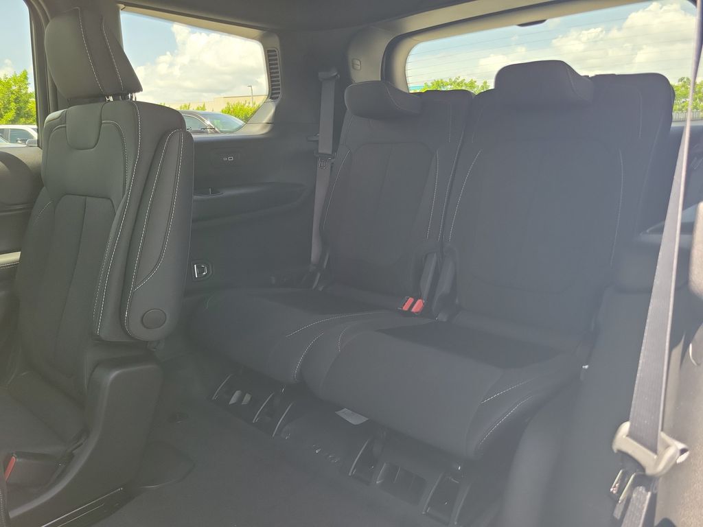 2026 Jeep Grand Cherokee Laredo - photo 11