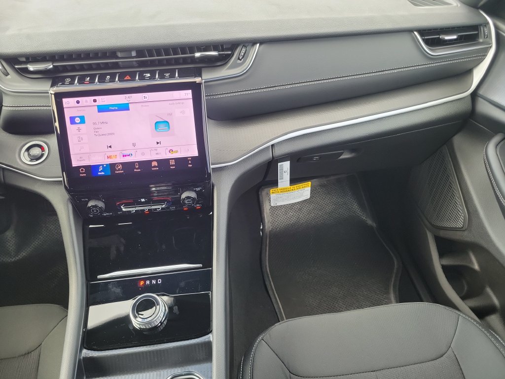 2027 Jeep Grand Cherokee Laredo - photo 13