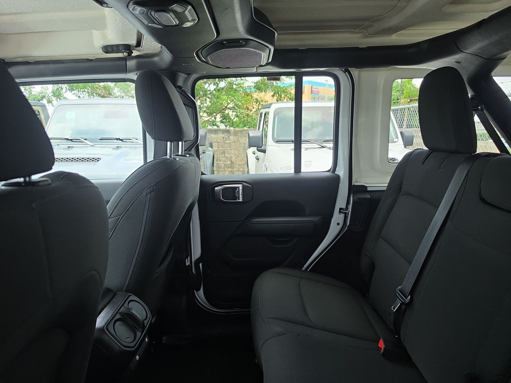 2018 Jeep Wrangler Unlimited Sahara - photo 12