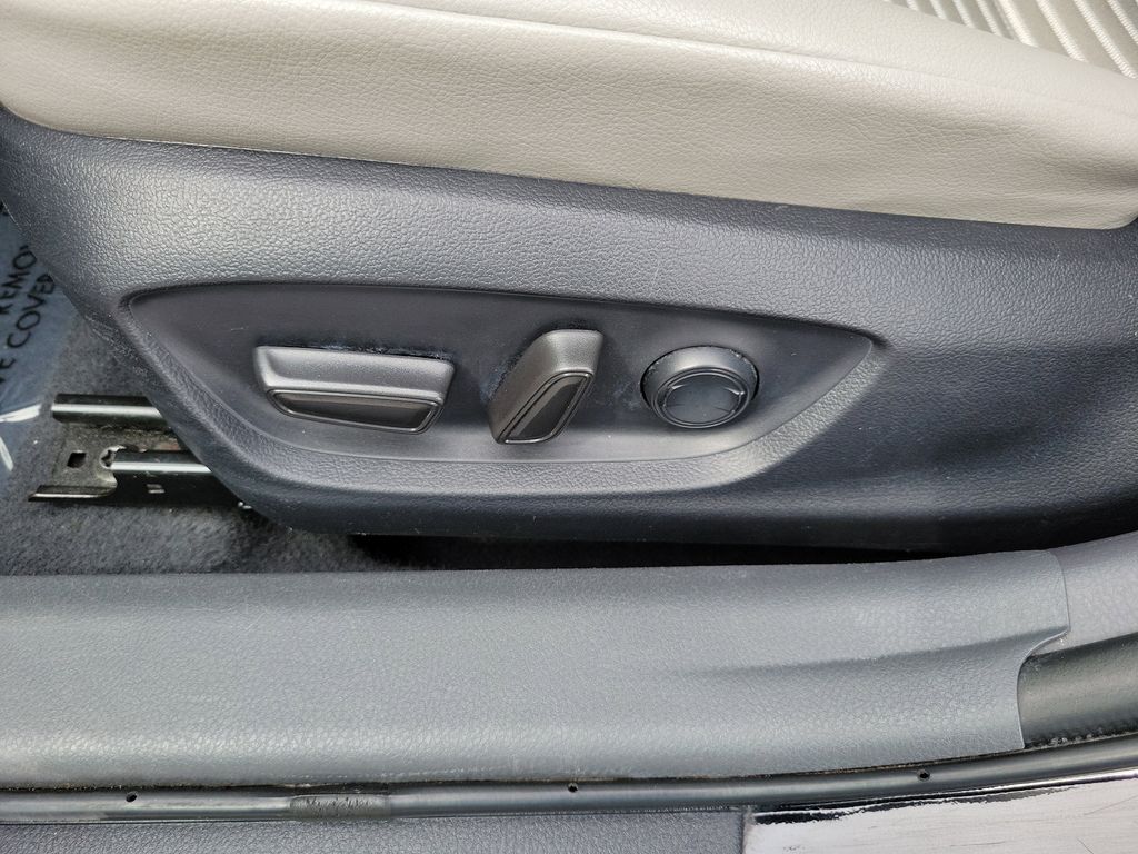 2023 Toyota Camry SE - photo 21