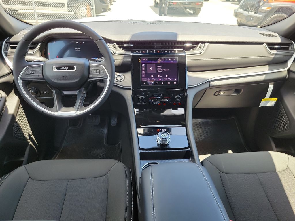 2026 Jeep Grand Cherokee Laredo X - photo 12