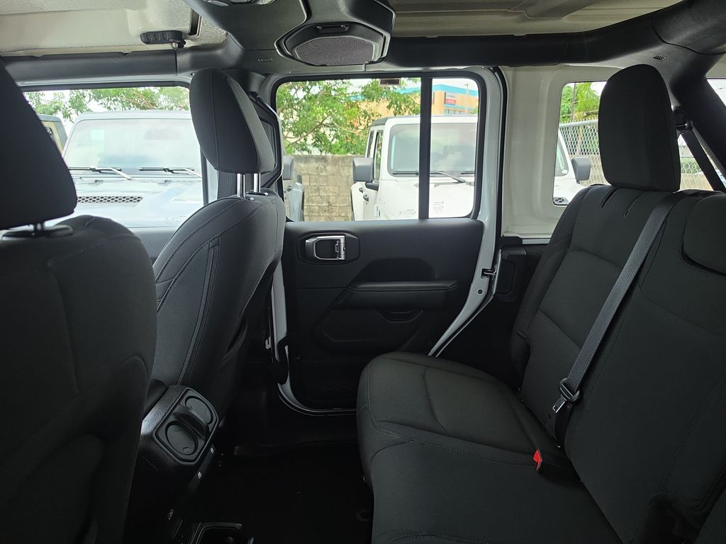 2018 Jeep Wrangler Unlimited Sahara - photo 13