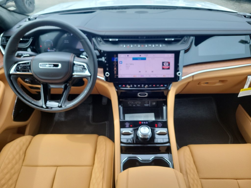 2027 Jeep Grand Cherokee Summit - photo 11