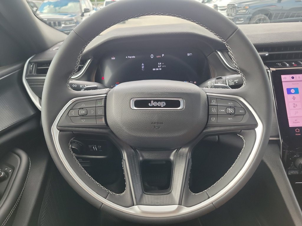 2027 Jeep Grand Cherokee Laredo - photo 19