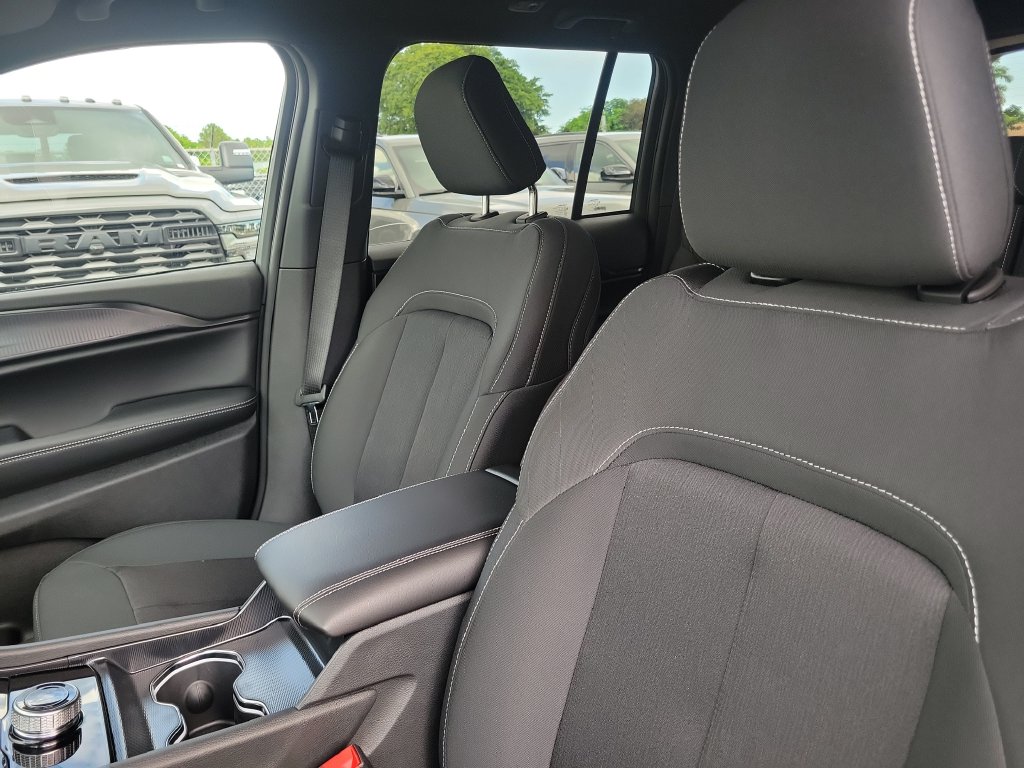 2027 Jeep Grand Cherokee Laredo - photo 17