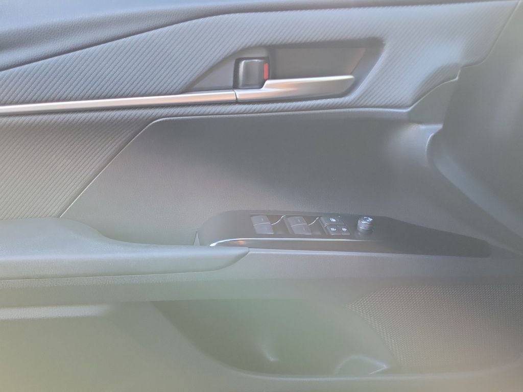 2025 Toyota Camry SE - photo 31